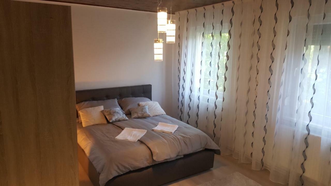 Gutenberg Utca Apartman Szeged Esterno foto